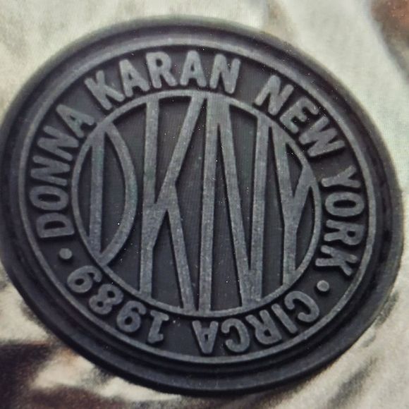 NEW high vis DKNY SKI silver black puffer visibility reflective Apres Ski SCARF - Picture 5 of 6